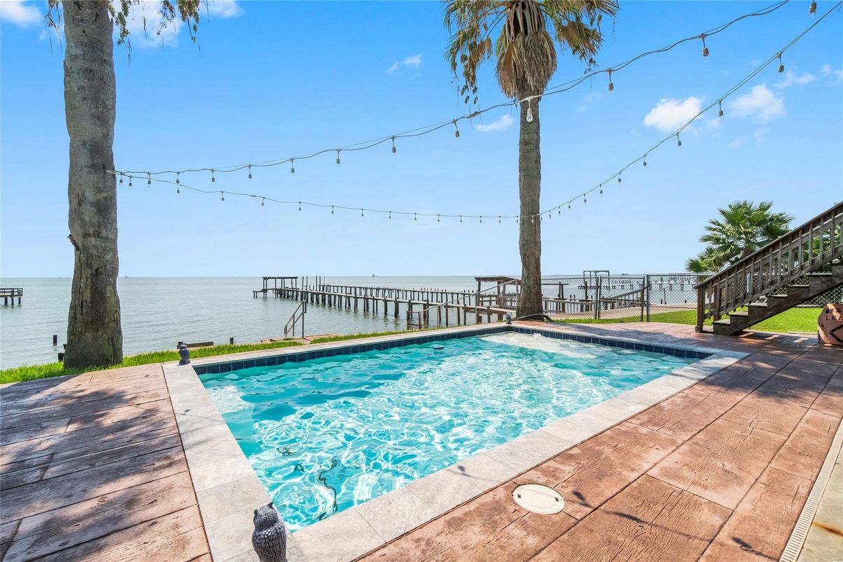 Exterior, Pool, Water