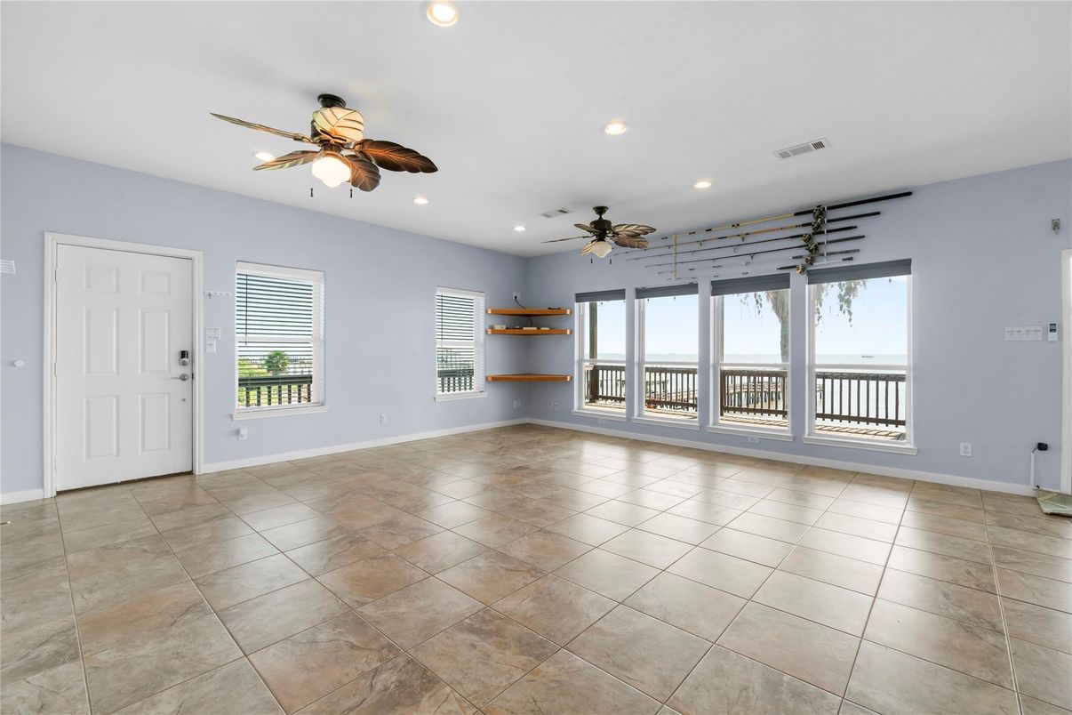 Empty room, Interior, Recessed Lighting