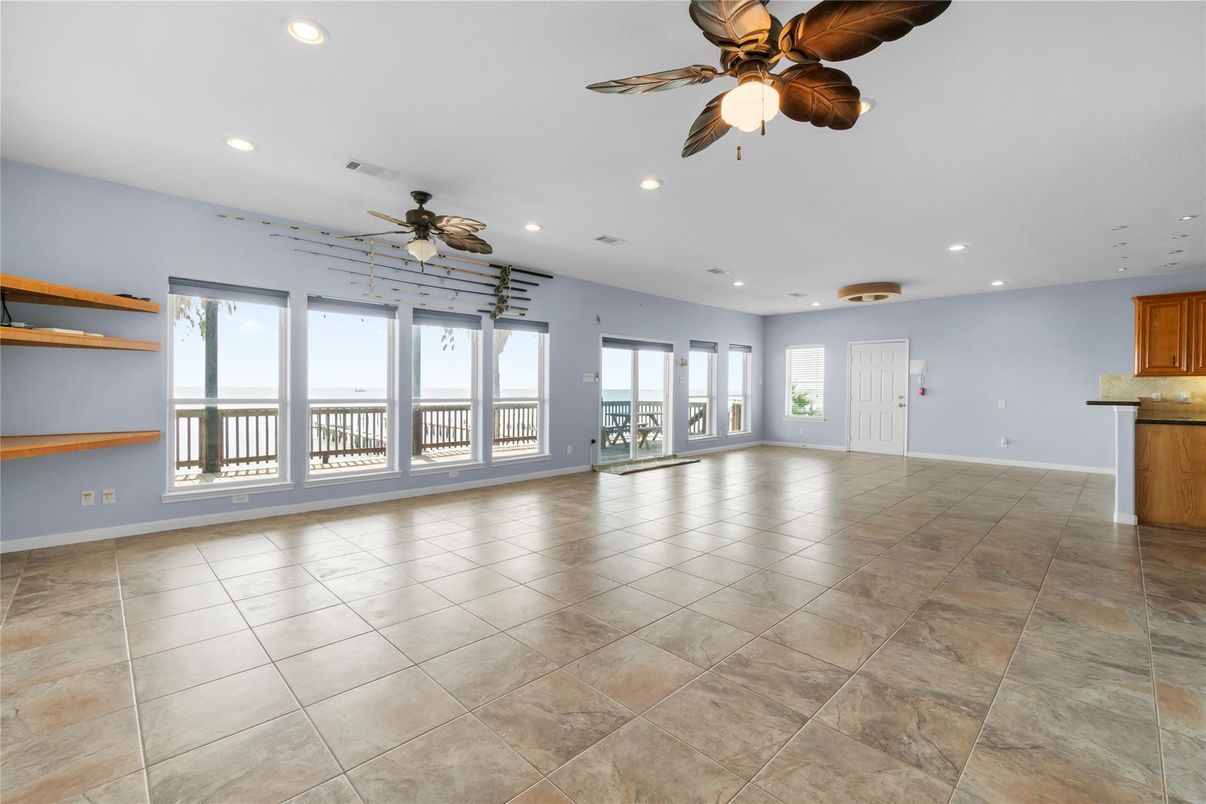 Empty room, Interior, Recessed Lighting