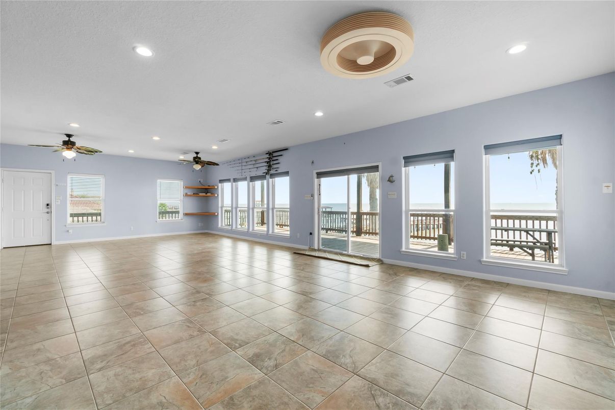 Empty room, Interior, Recessed Lighting