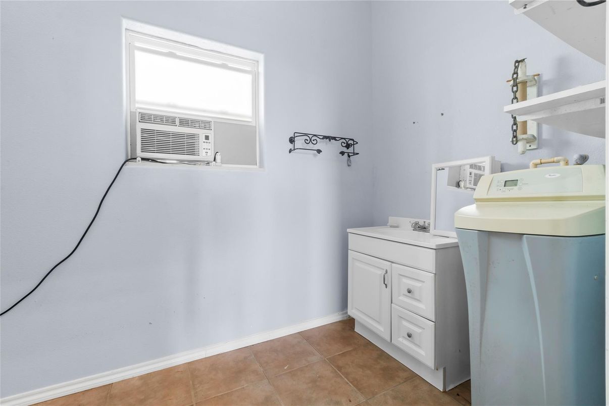 Interior, Washer