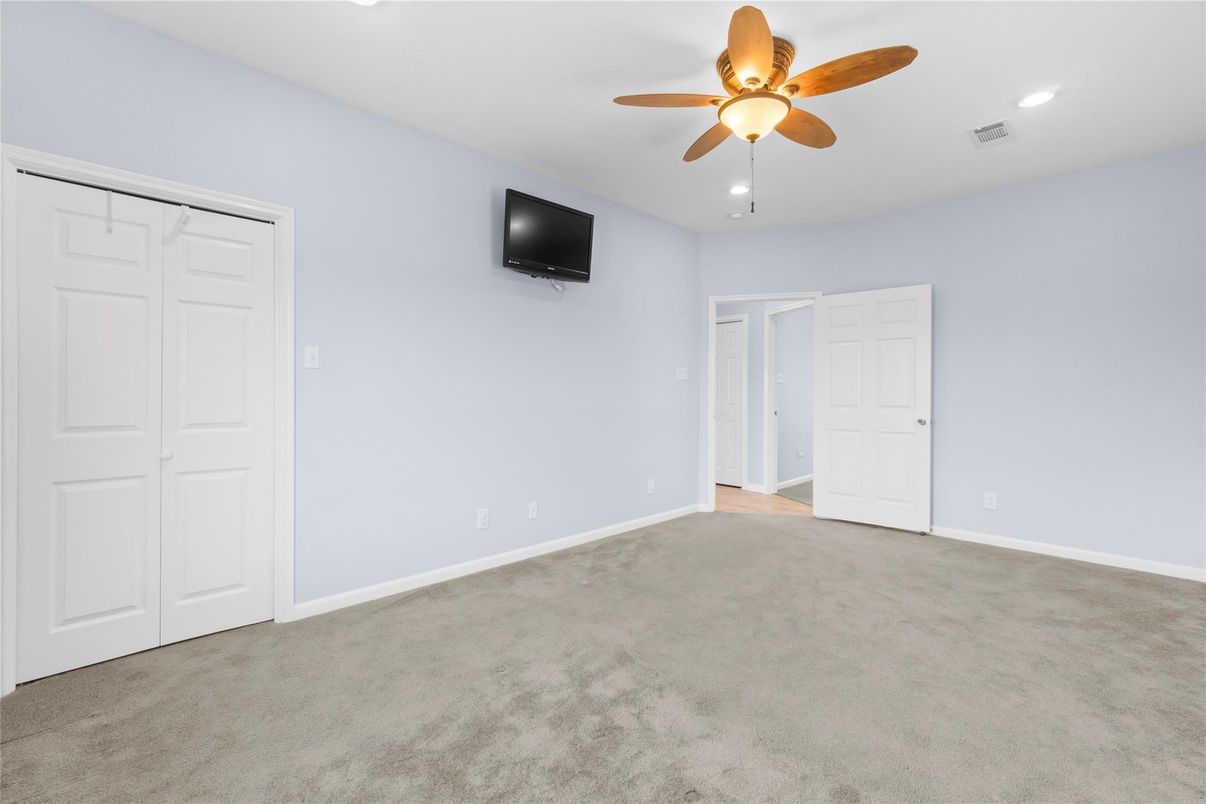 Empty room, Interior, Recessed Lighting
