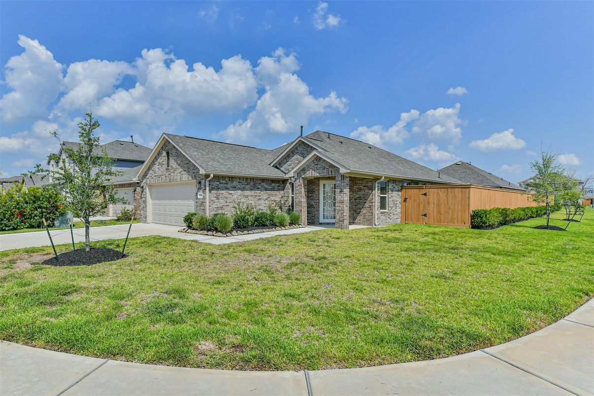 Attached, Backyard, Exterior, Facade, Brick Facade, Ranch