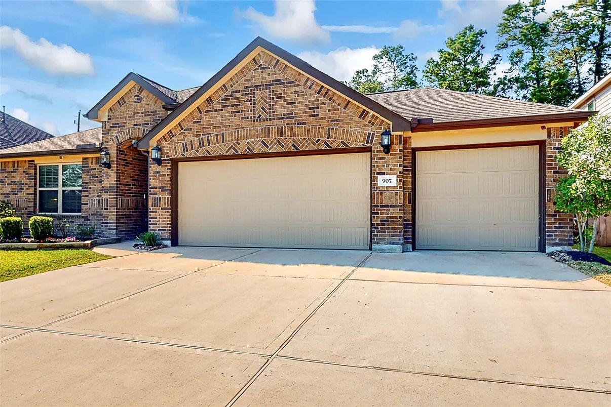 Attached, Exterior, Facade, Brick Facade, Brick Traditional