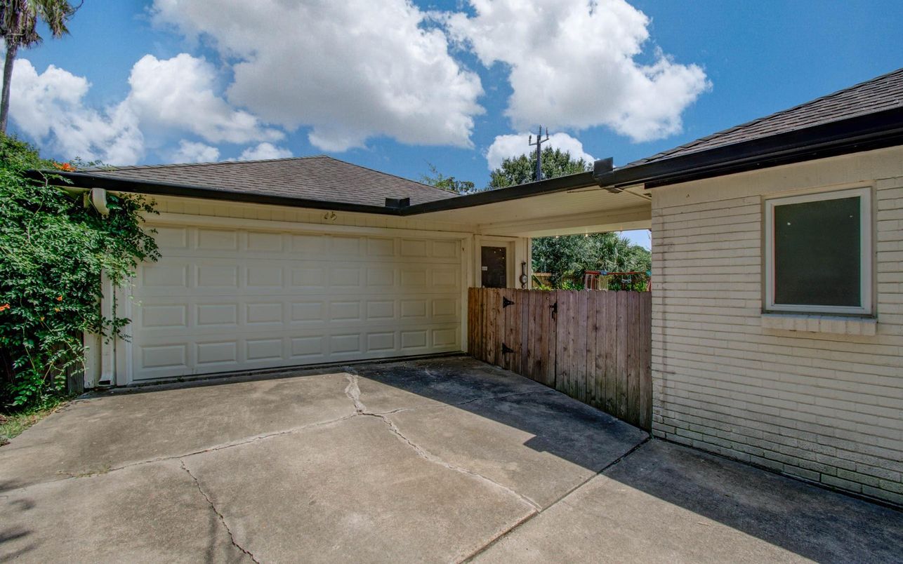 Detached Garage, Exterior