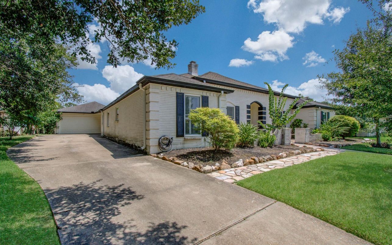 Backyard, Detached Garage, Exterior