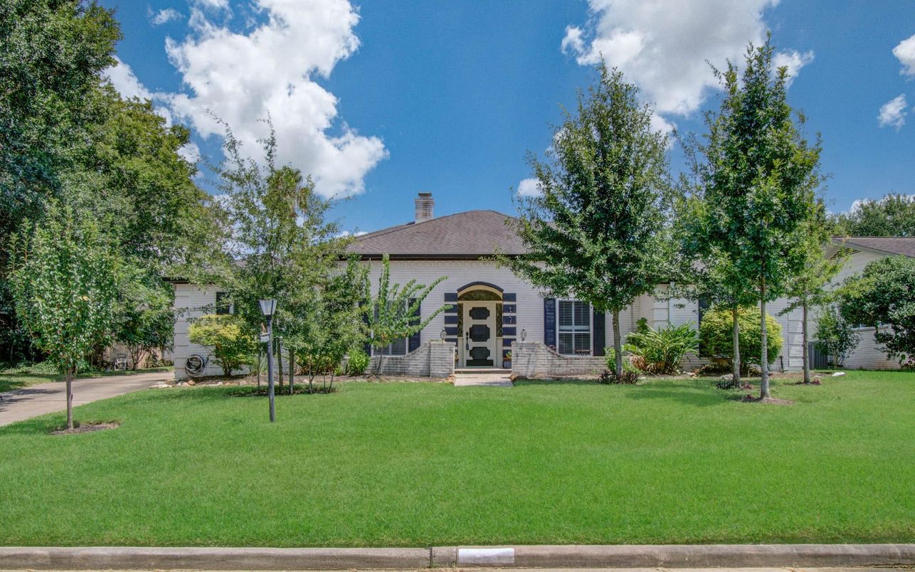 Backyard, Exterior, Facade, French Provincial