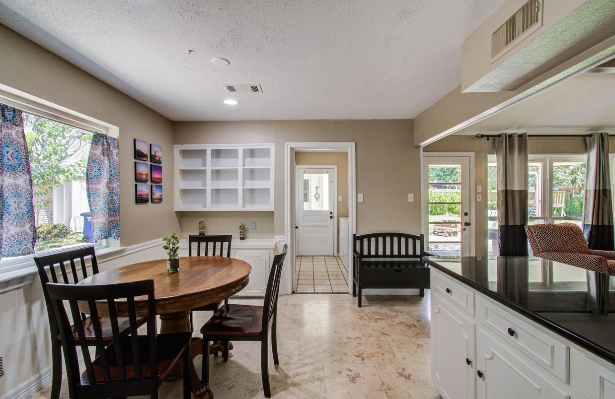 Dining room, Interior, Recessed Lighting