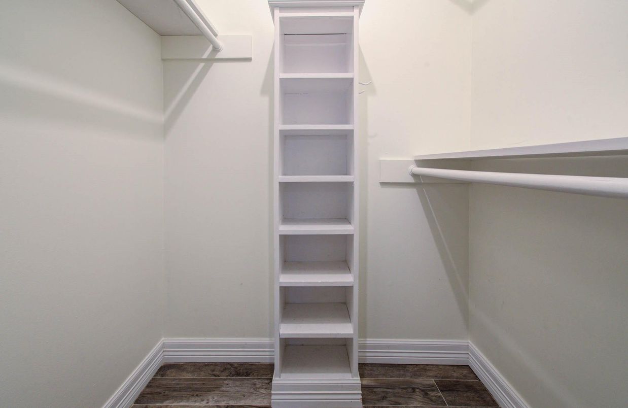 Interior, Walk-in Closets, Wood Texture Flooring