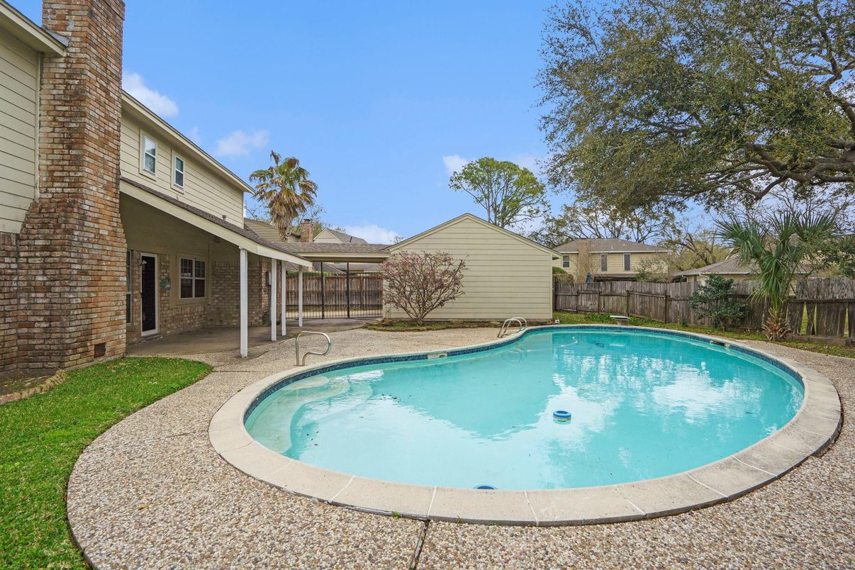 Exterior, Pool