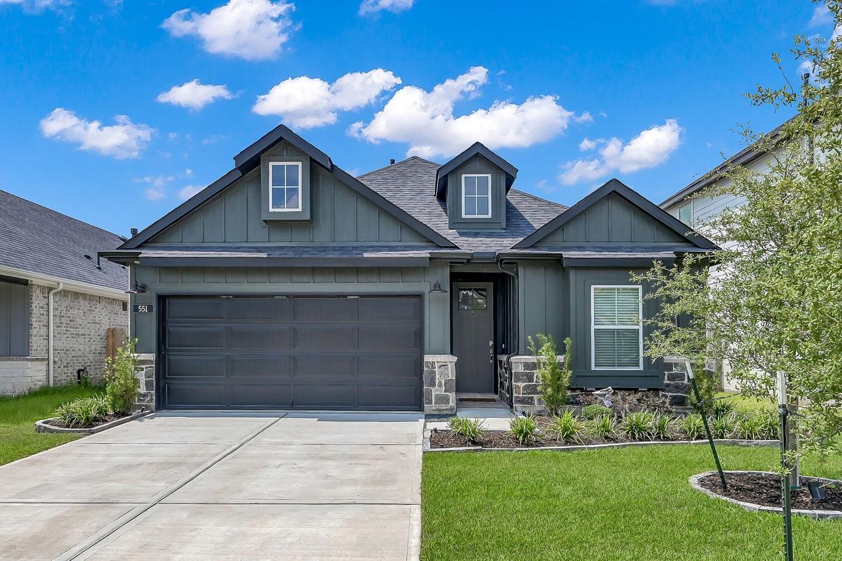 Attached, Exterior, Facade, American Craftsman