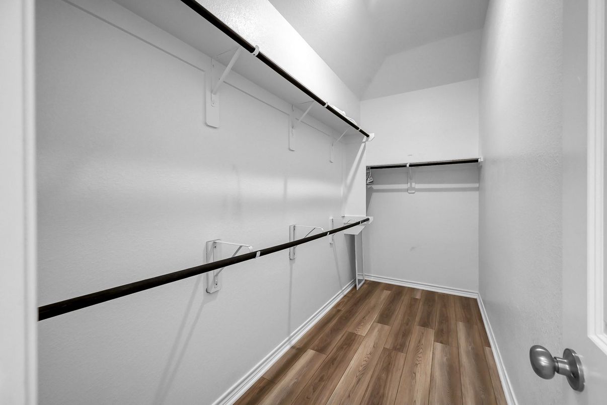Interior, Walk-in Closets, Wood Texture Flooring