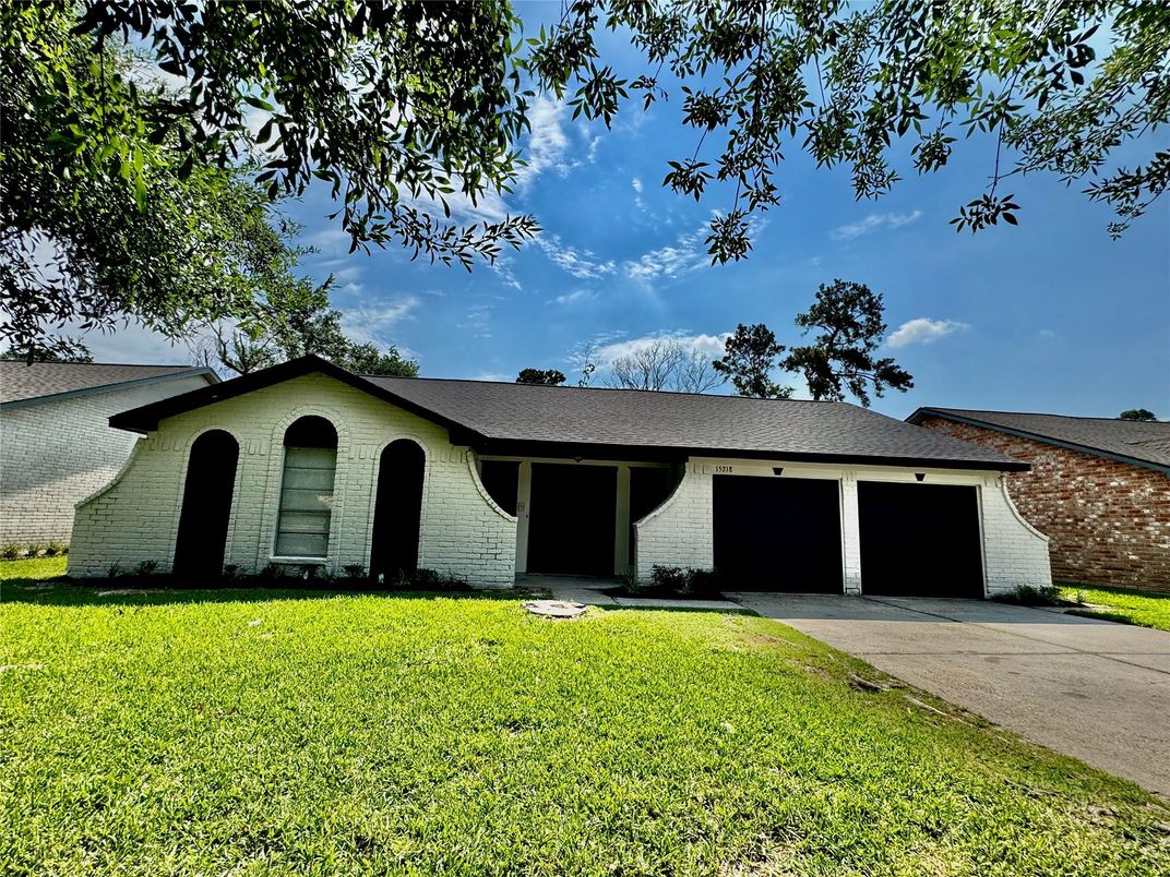 Attached, Backyard, Exterior, Facade, Brick Facade, Ranch