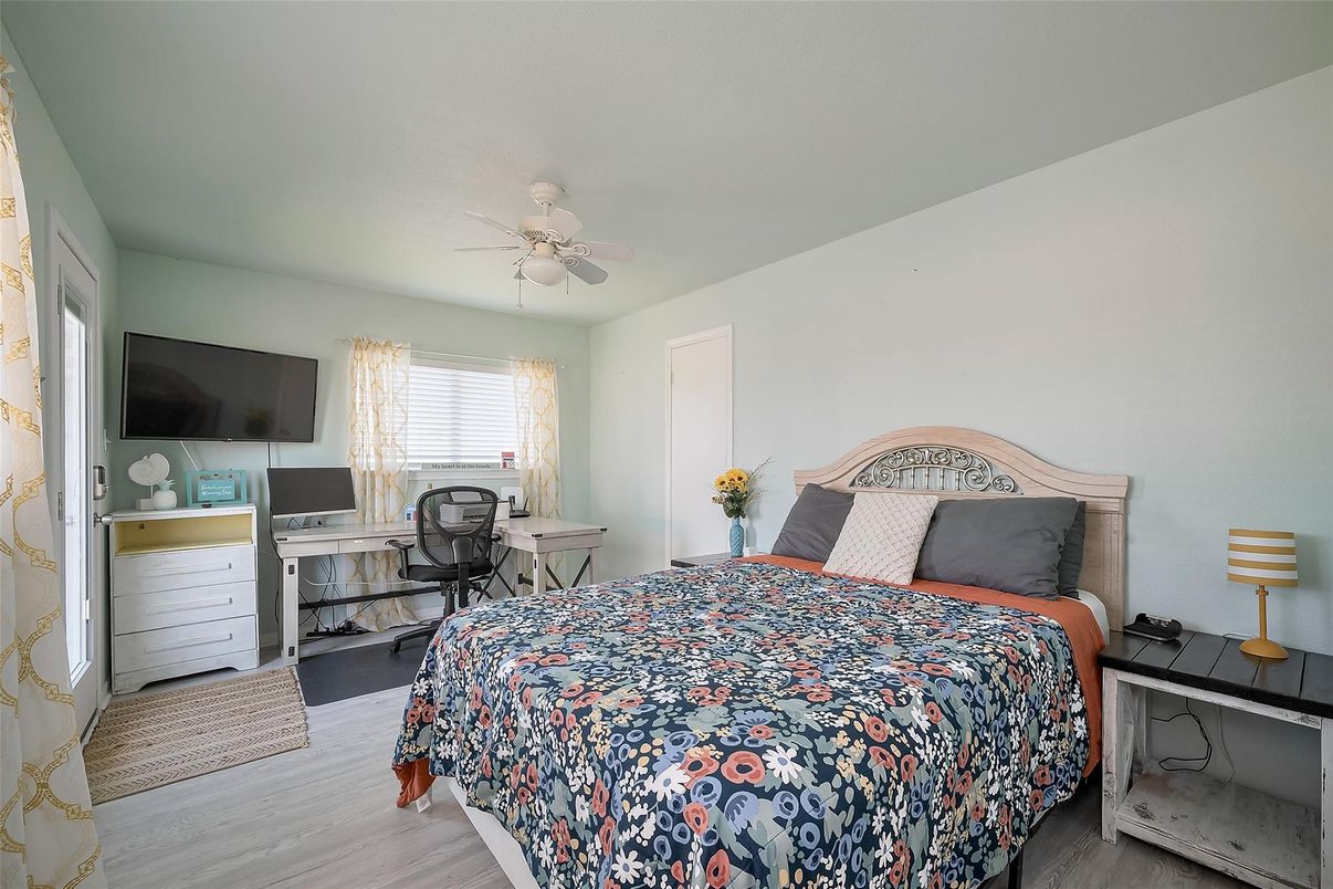 Bedroom, Home Office, Interior, Wood Texture Flooring