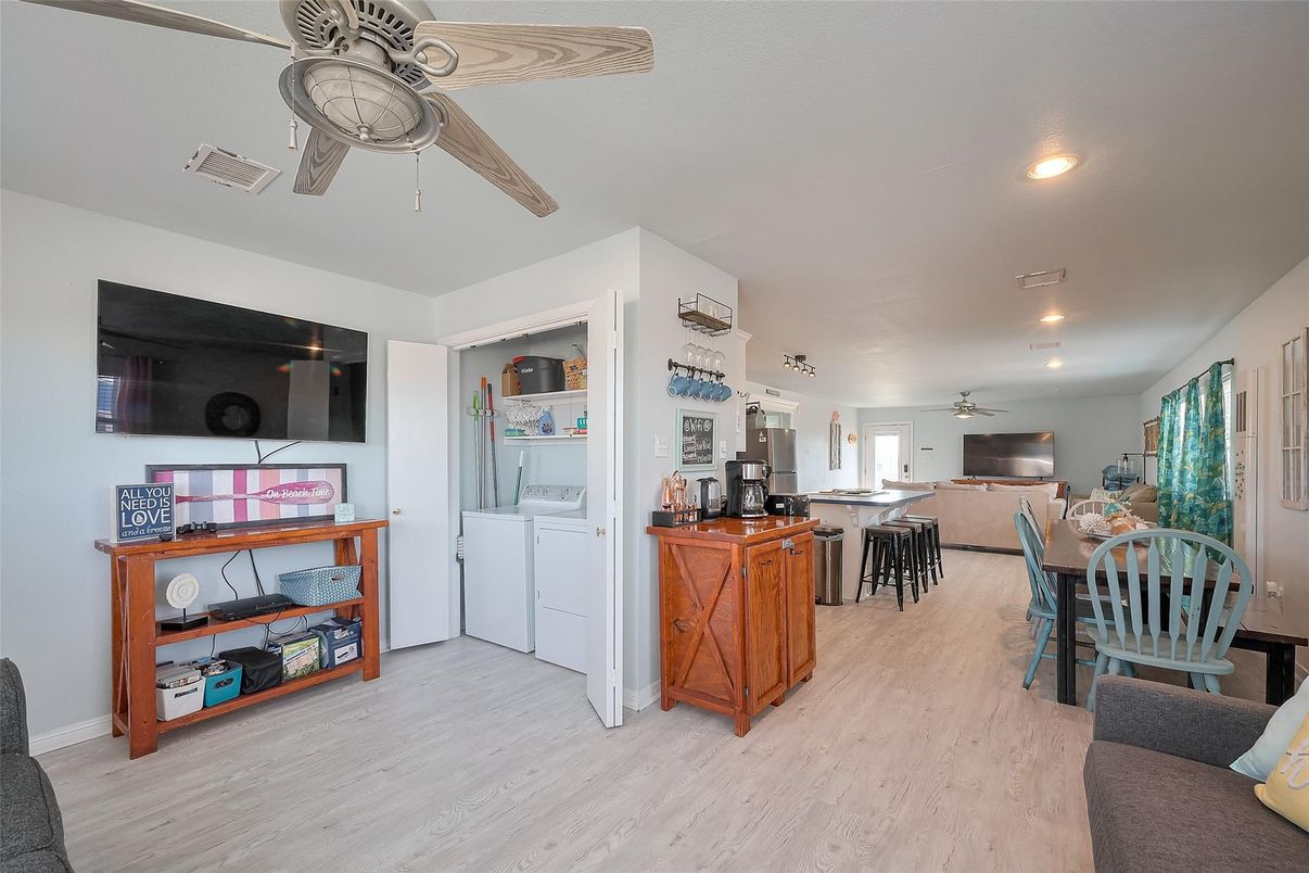 Dining room, Interior, Kitchen, Recessed Lighting, Washer, Wood Texture Flooring