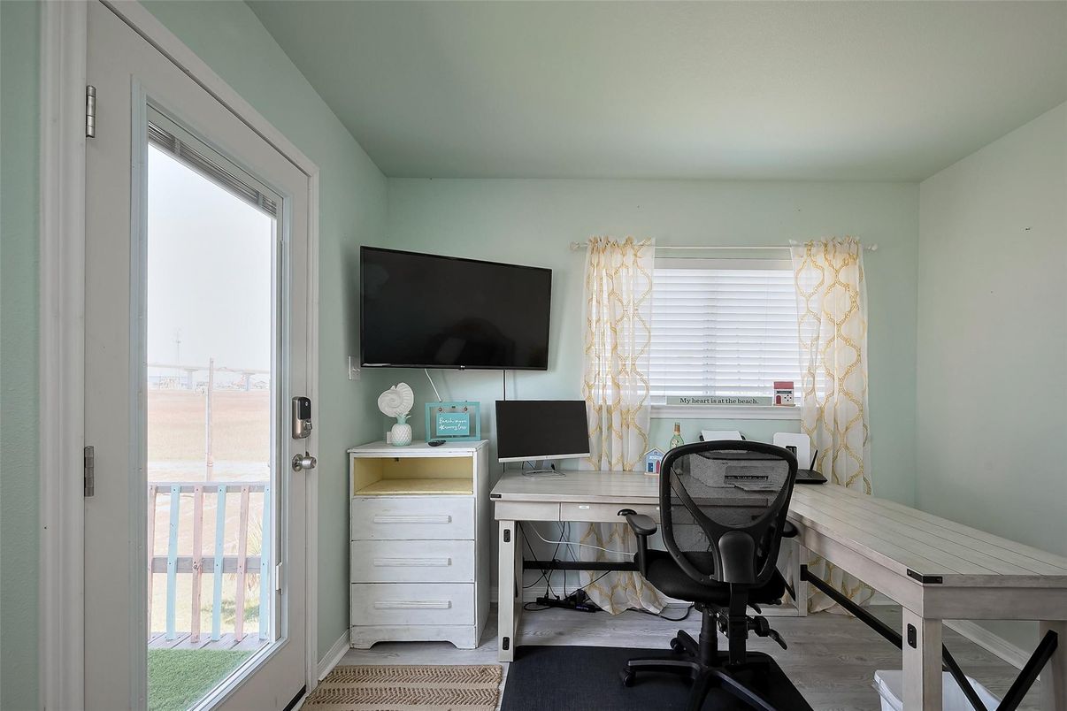 Home Office, Interior