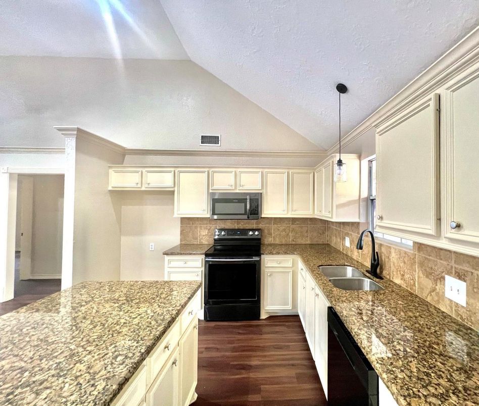 Interior, Kitchen, Pendant Lights, Wood Texture Flooring