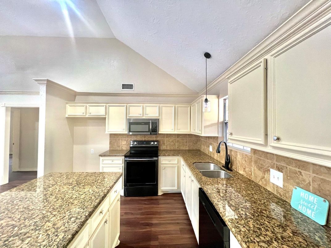 Interior, Kitchen, Pendant Lights, Wood Texture Flooring