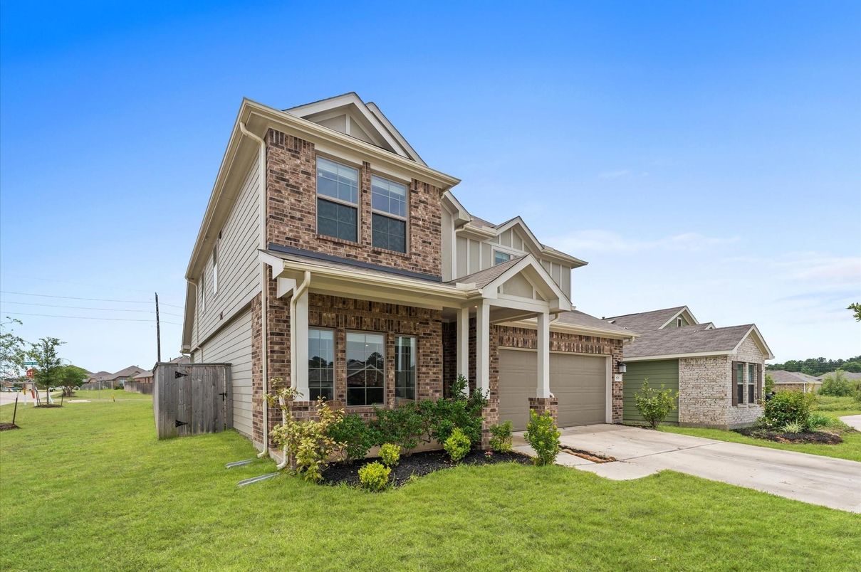 Attached, Exterior, Facade, Brick Facade, American Craftsman