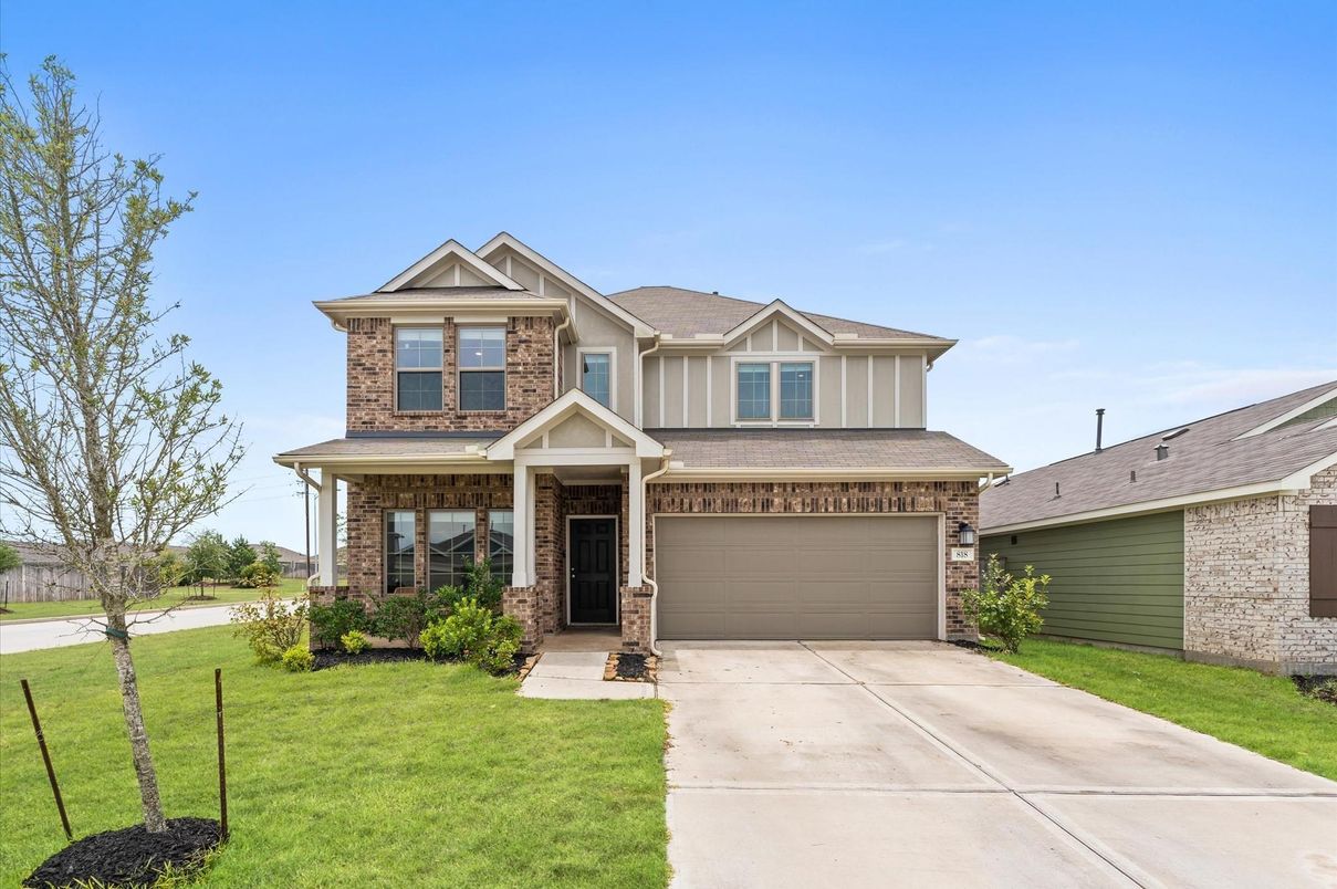 Attached, Exterior, Facade, American Craftsman