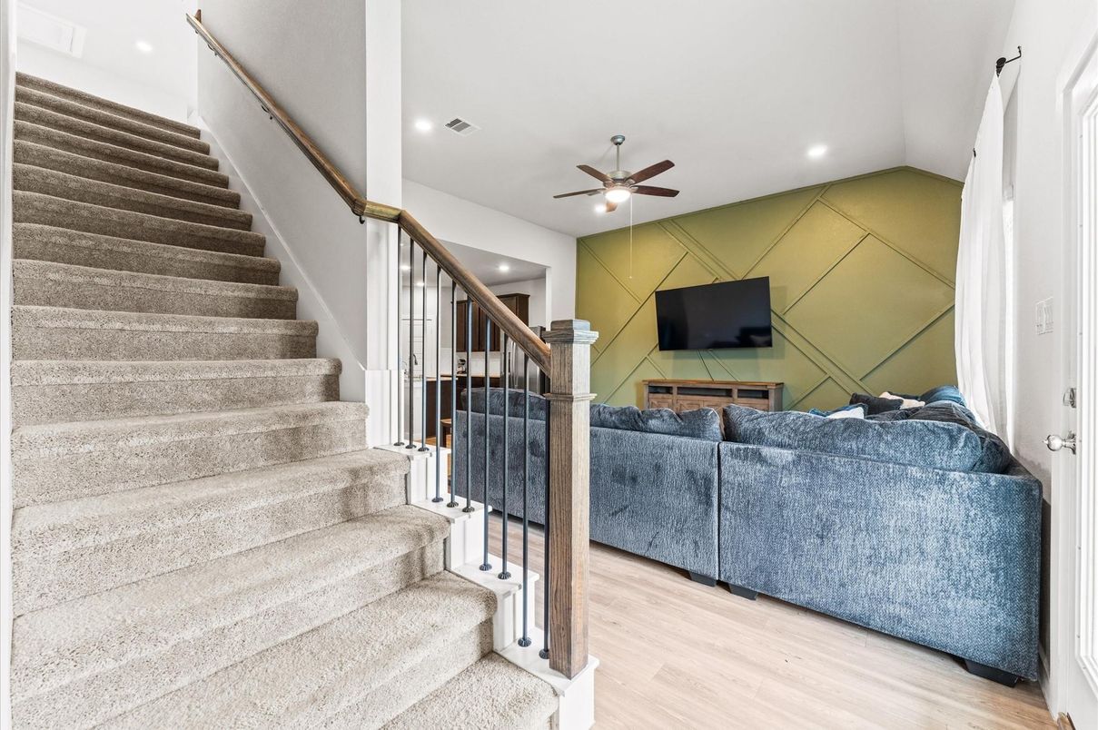 Interior, Recessed Lighting, Wood Texture Flooring