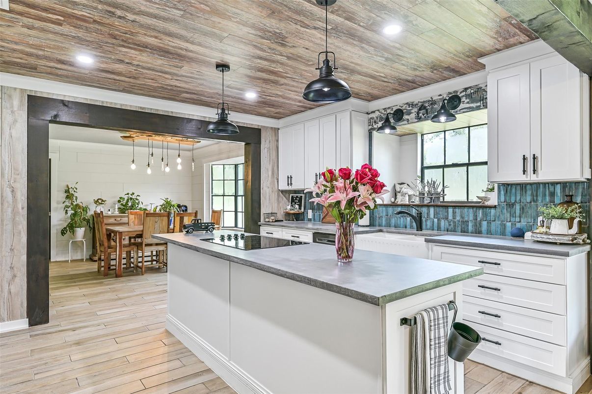 Dining room, Interior, Kitchen, Pendant Lights, Recessed Lighting, Wooden Ceilings, Wood Texture Flooring