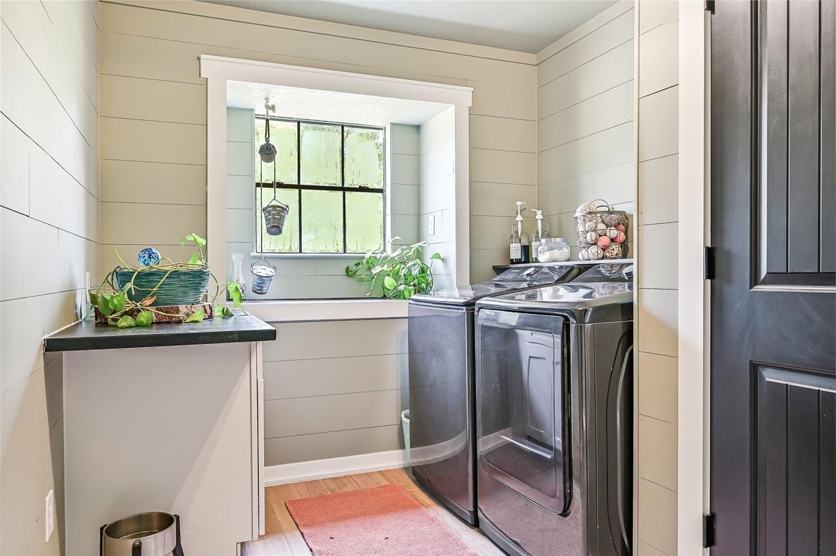Interior, Washer, Wood Texture Flooring
