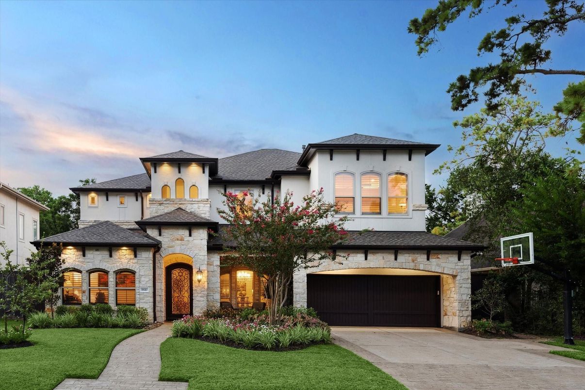 Attached, Exterior, Facade, Mediterranean