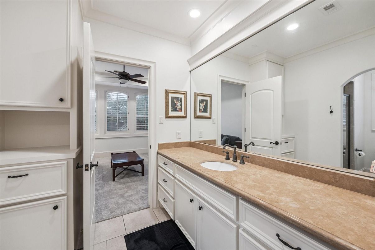 Bathroom, Interior, Recessed Lighting