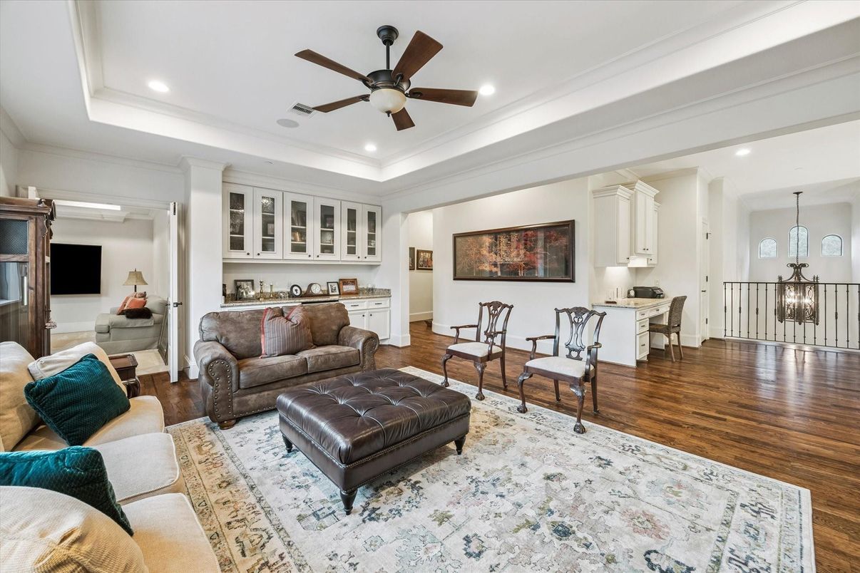 Dining room, Interior, Living room, Pendant Lights, Recessed Lighting, Wood Texture Flooring