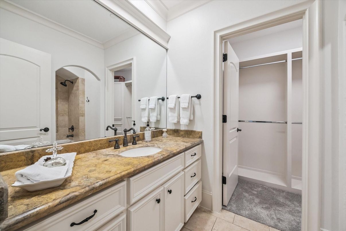 Bathroom, Dual Sink Vanities, Interior