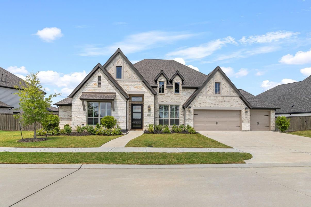 Attached, Exterior, Facade, Tudor Revival