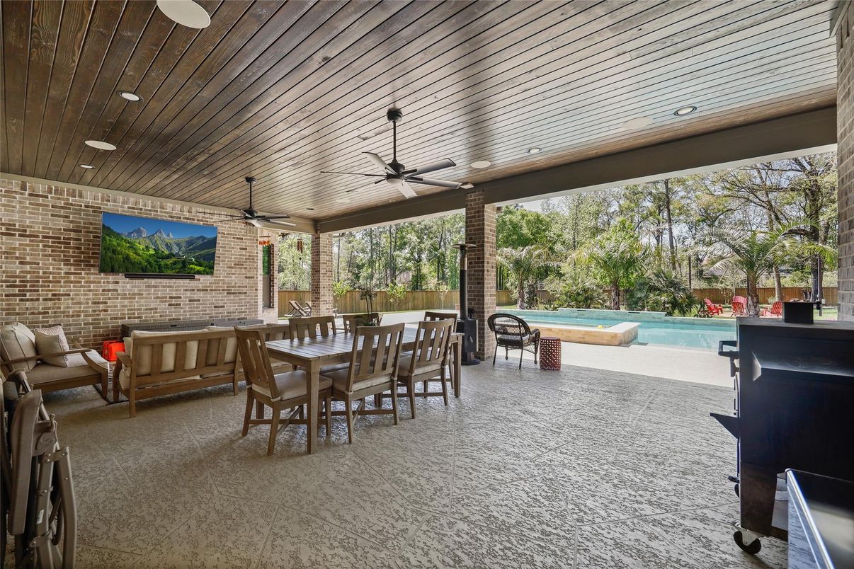 Exterior, Pool, Recessed Lighting