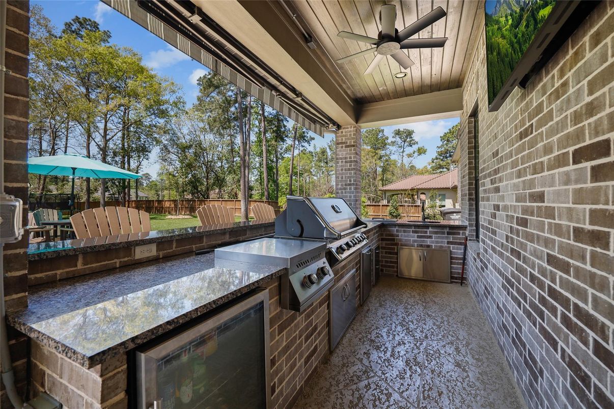 Exterior, Outdoor Kitchen