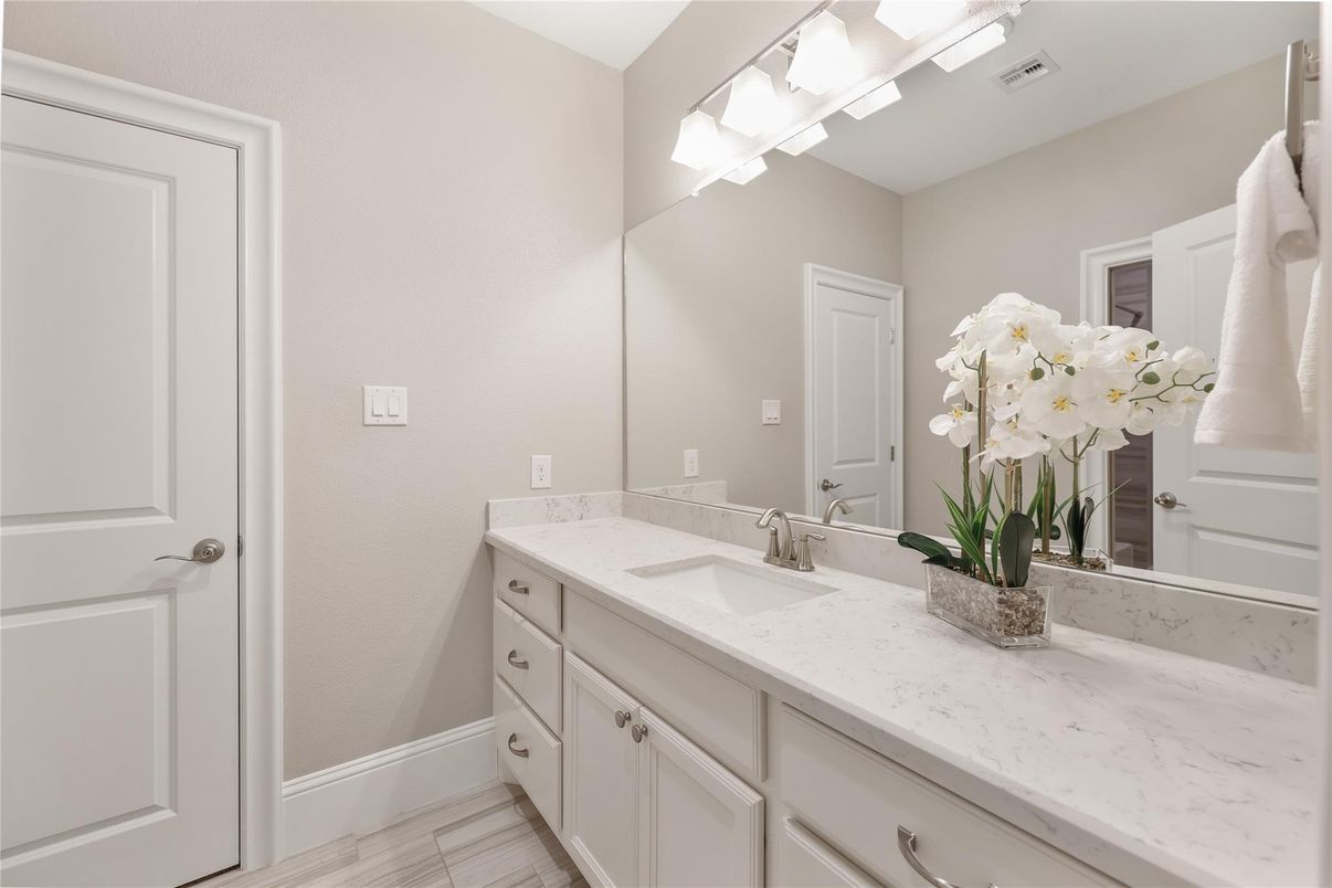 Bathroom, Dual Sink Vanities, Interior