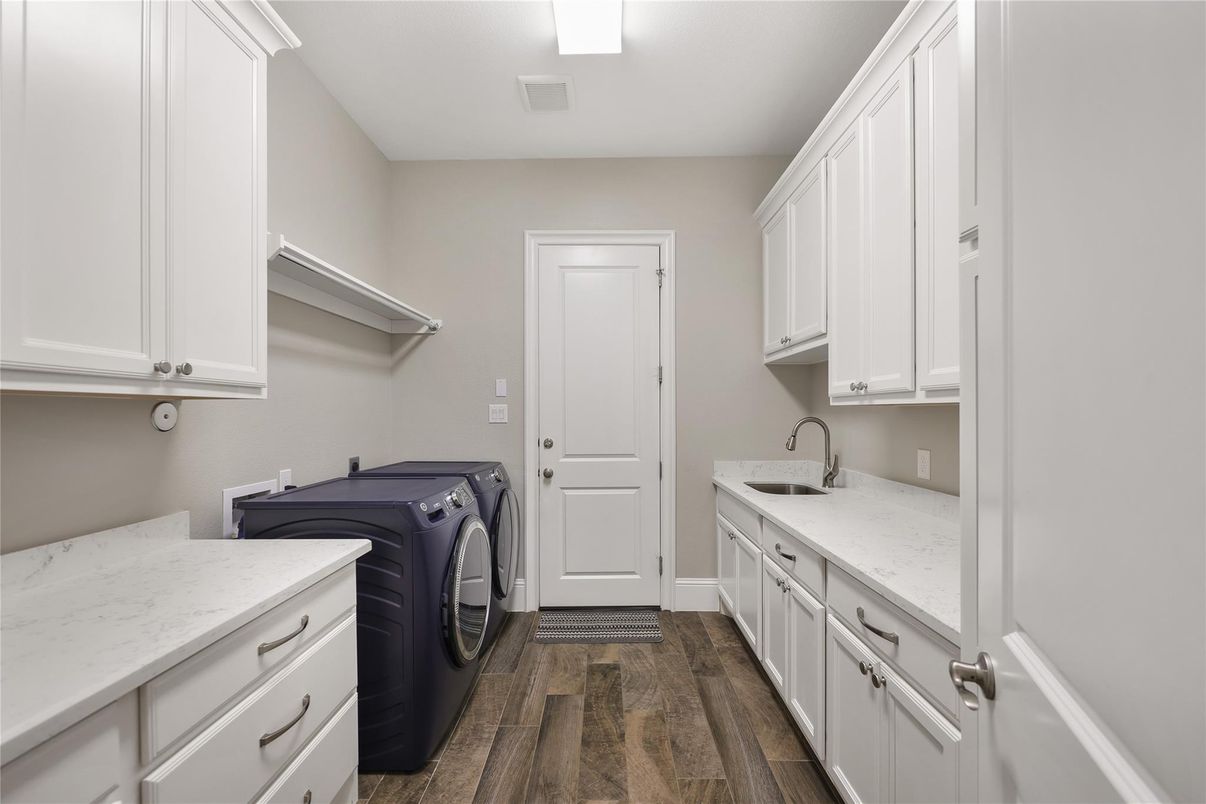 Interior, Washer, Wood Texture Flooring