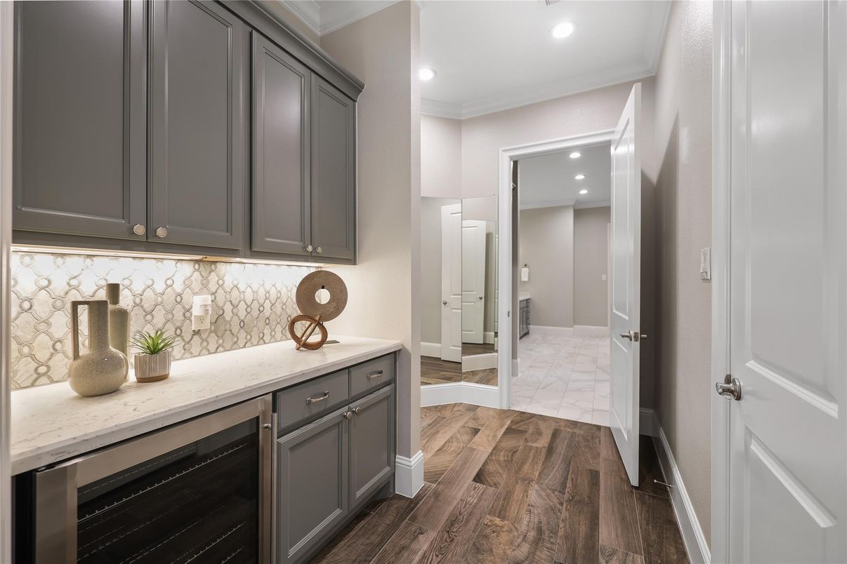 Interior, Recessed Lighting, Wood Texture Flooring