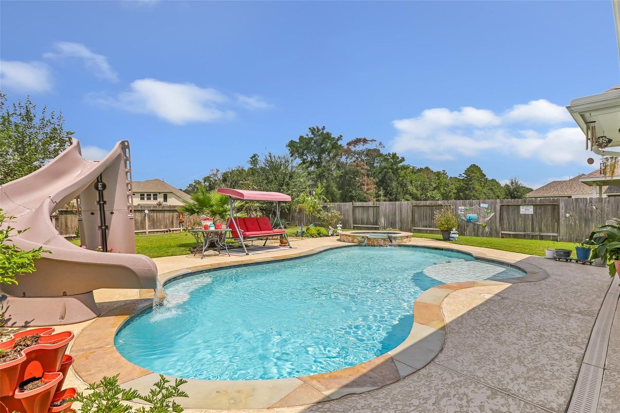 Exterior, Playground, Pool