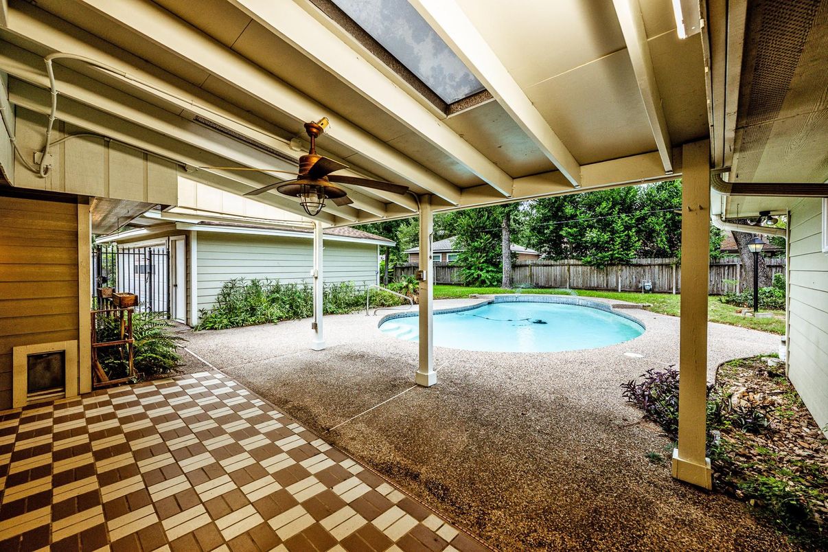 Exterior, Pool