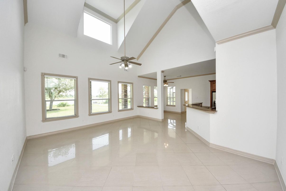 Empty room, Interior