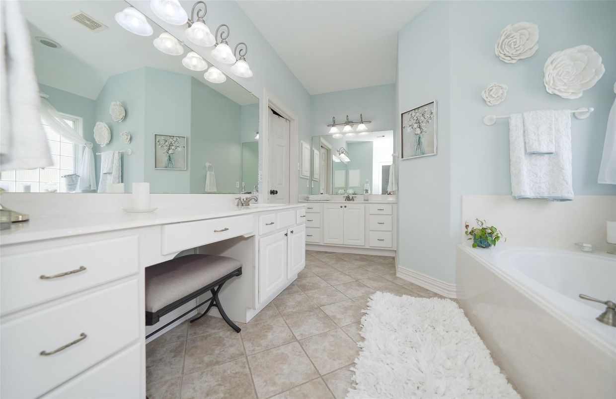 Bathroom, Dual Sink Vanities, Interior