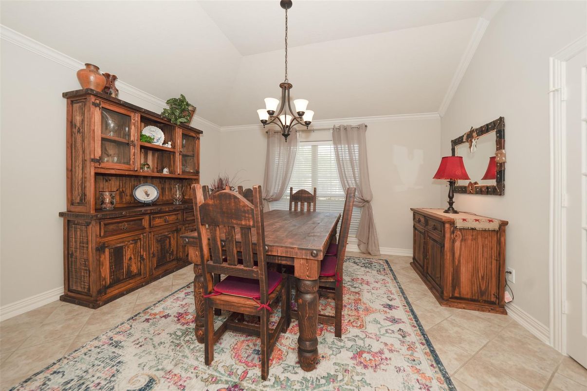 Chandelier, Dining room, Interior