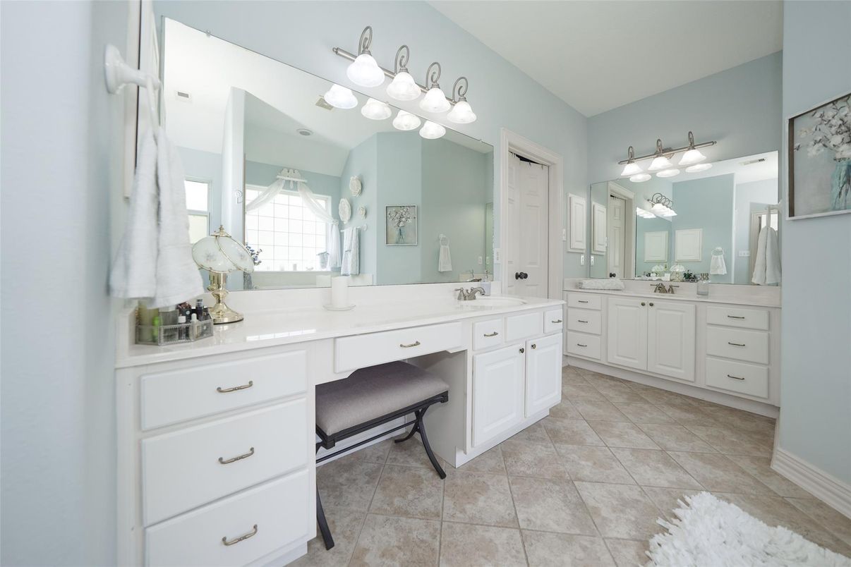 Bathroom, Dual Sink Vanities, Interior