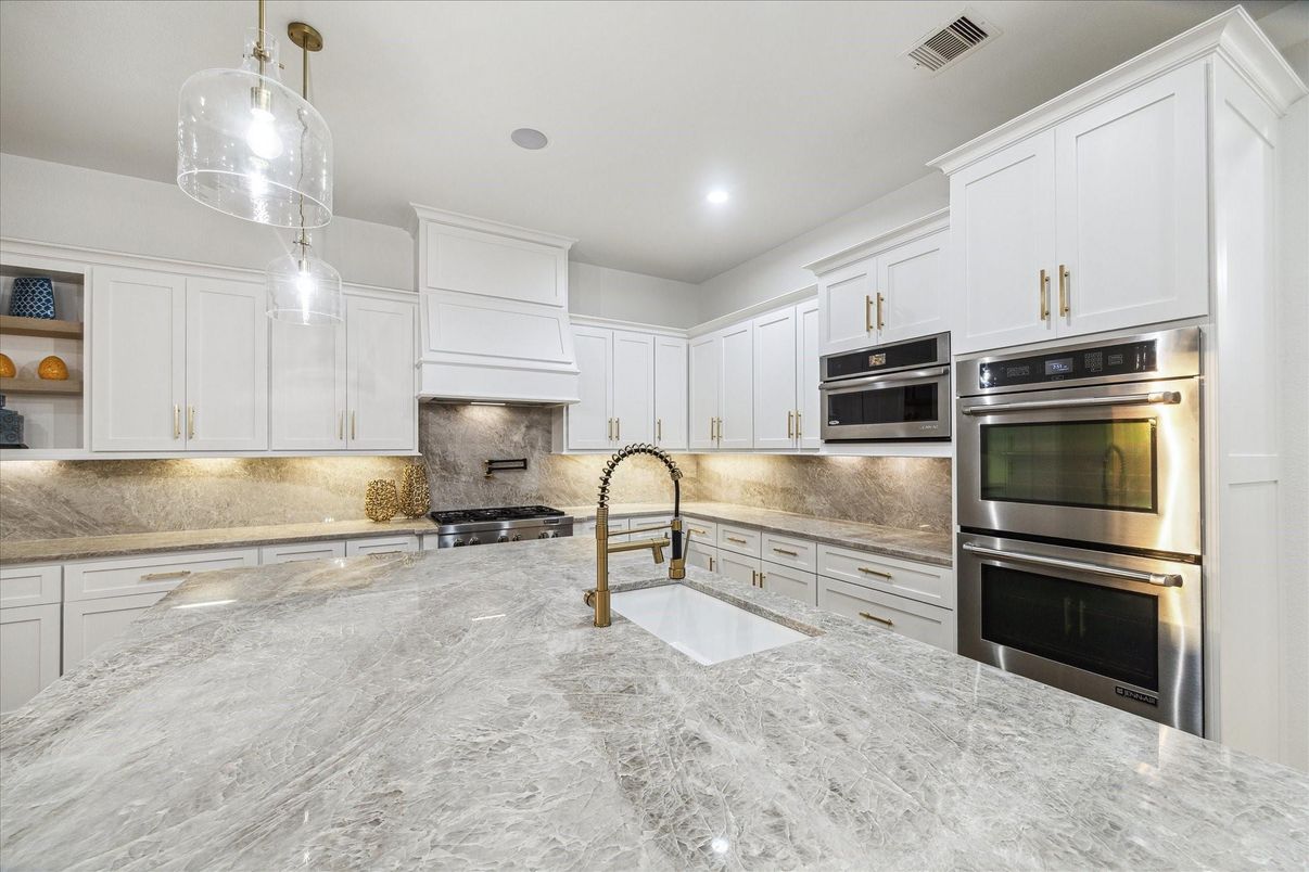 Interior, Kitchen, Pendant Lights, Recessed Lighting, Stainless Steel Appliances
