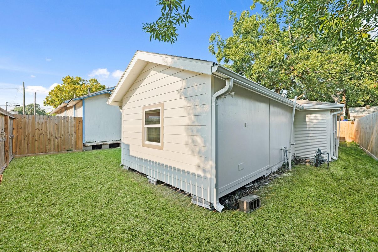 Backyard, Exterior