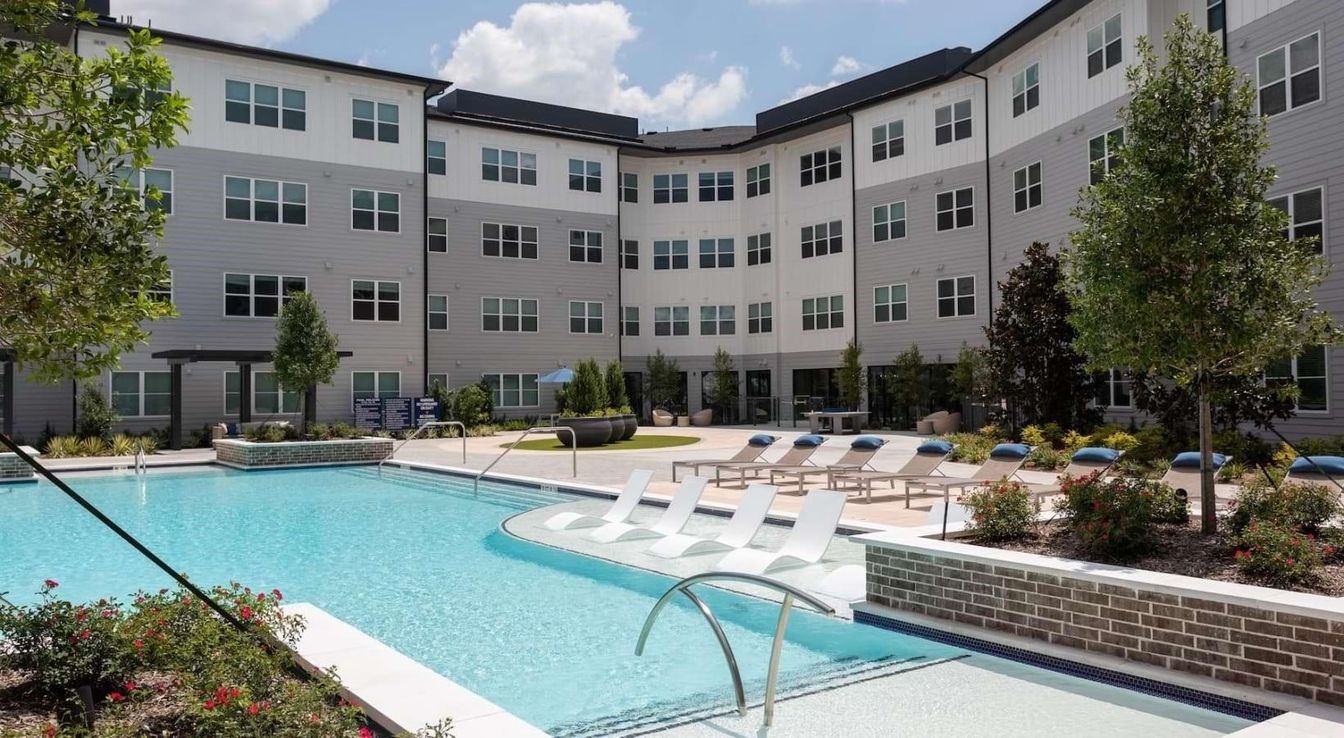 Exterior, Pool