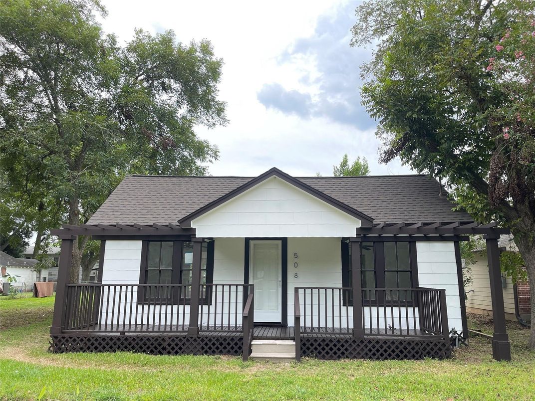 Backyard, Exterior, Facade, Ranch