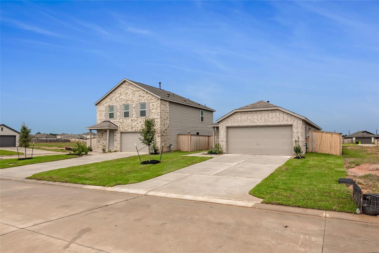 Detached Garage, Exterior