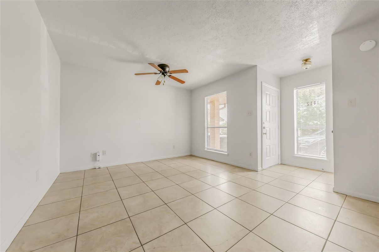 Empty room, Interior