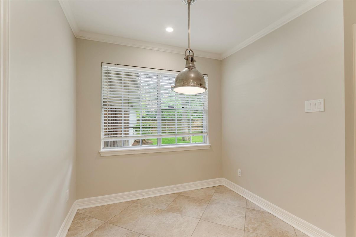Empty room, Interior, Pendant Lights, Recessed Lighting